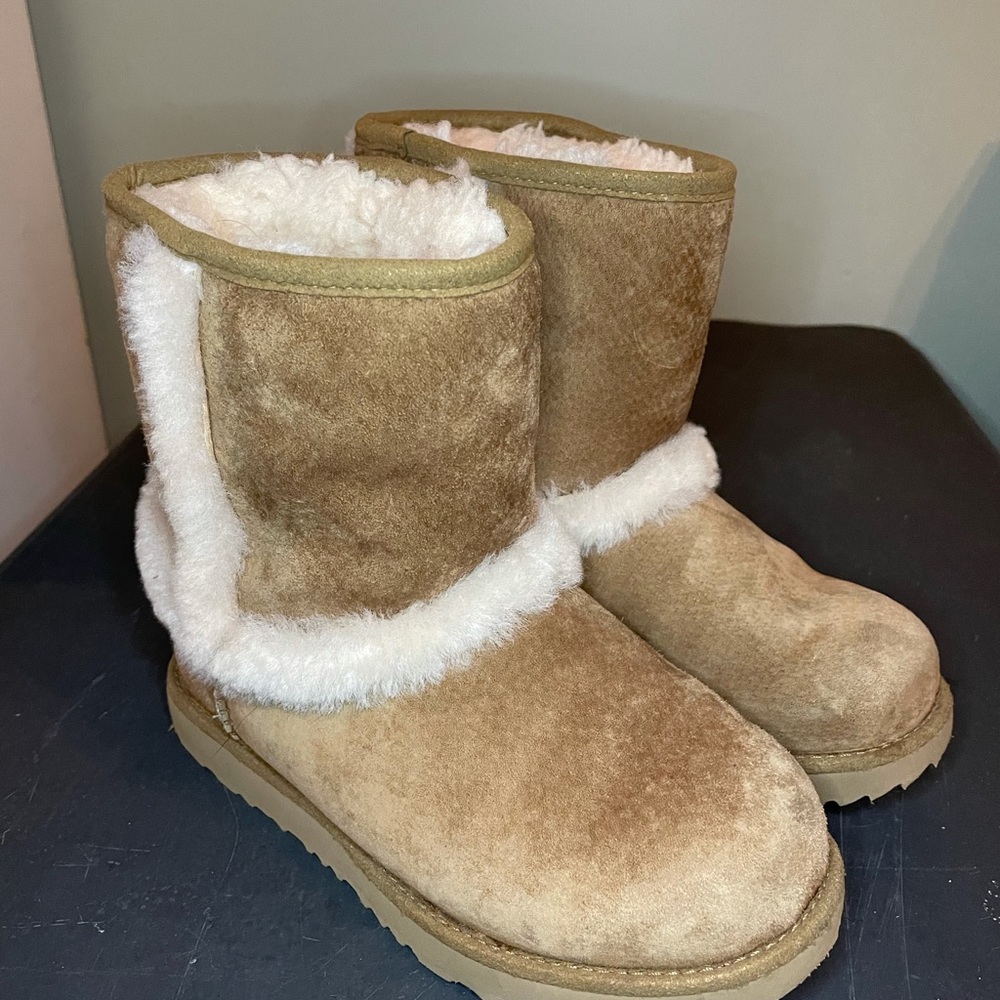 Girls Ugg boots size youth 1